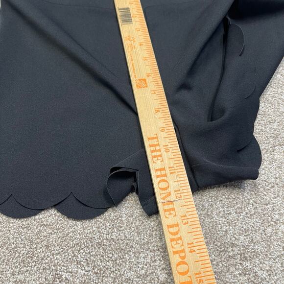 Express Scalloped Scallop Hem black Shorts Size Medium nwt - Picture 5 of 12